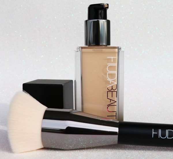 HUDA BEAUTY течна пудра